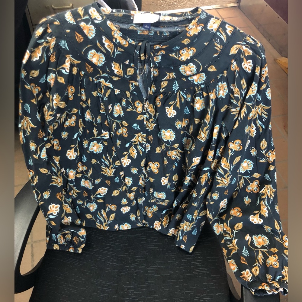 Universal Thread Goods Co.  long sleeve floral top